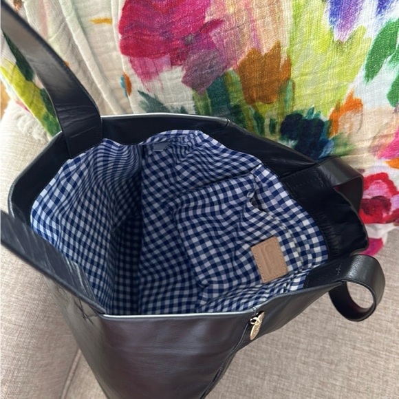 Clare V - Really good condition black leather tote. - Picture 5 of 8